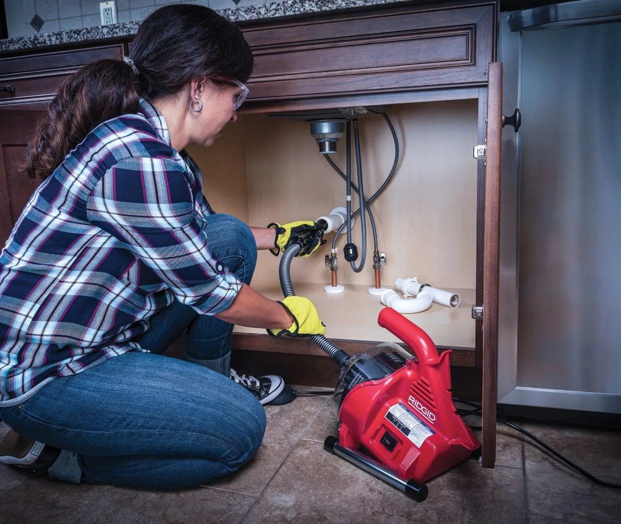 Destape de cañerías con máquina eléctrica Ridgid en Las Condes